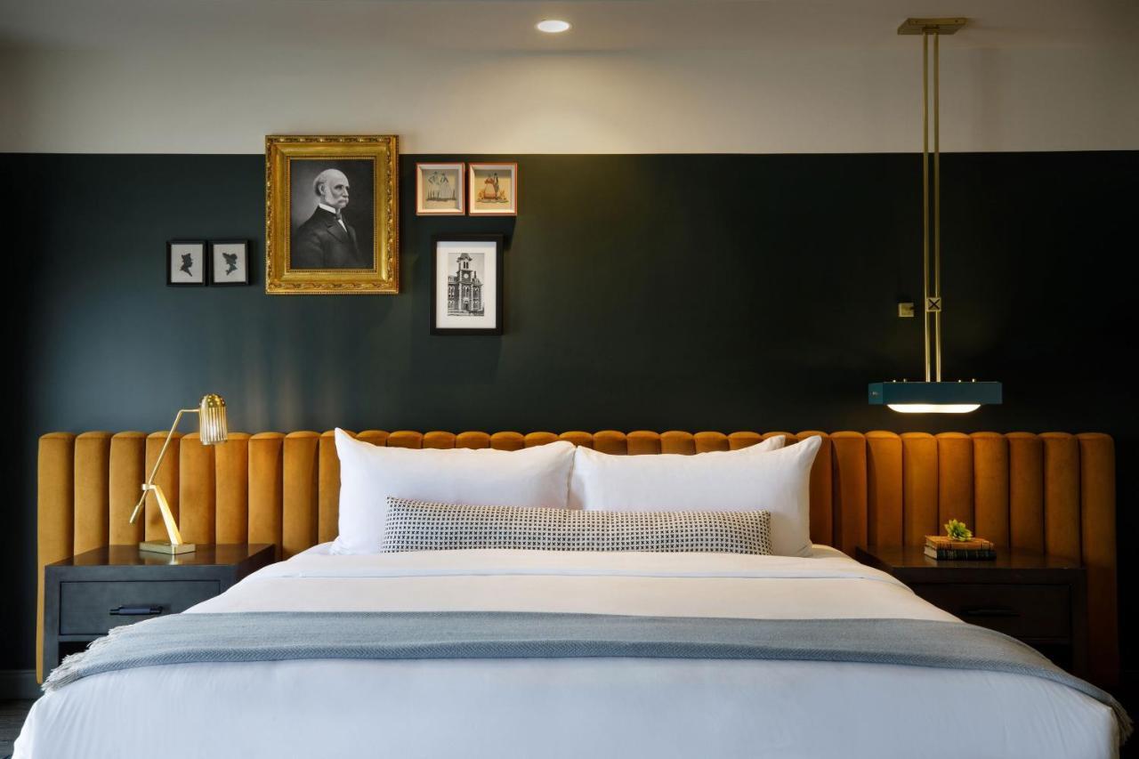 Cyrus Hotel, Topeka, A Tribute Portfolio Hotel ภายนอก รูปภาพ