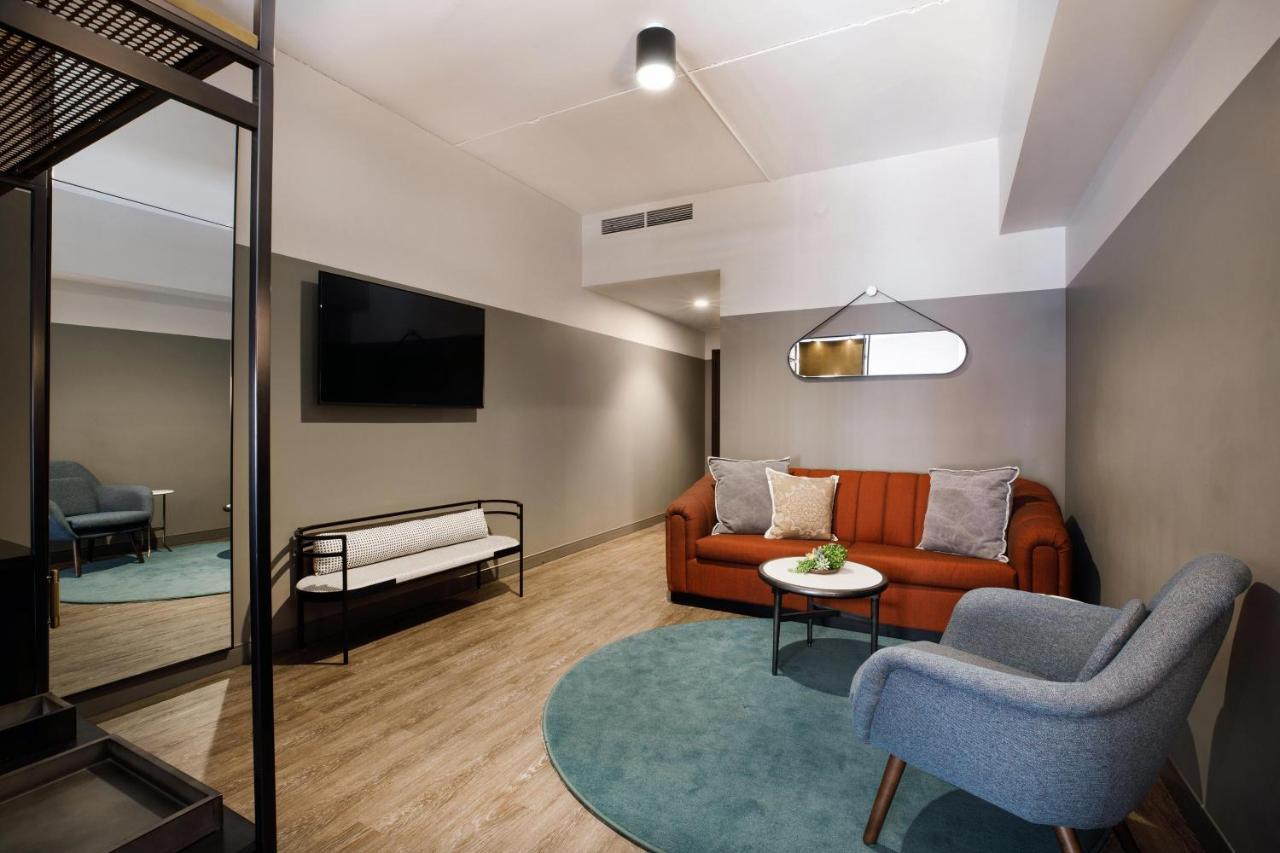 Cyrus Hotel, Topeka, A Tribute Portfolio Hotel ภายนอก รูปภาพ