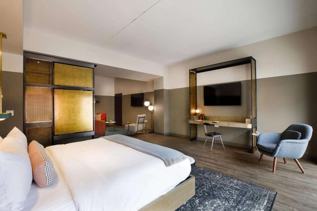 Cyrus Hotel, Topeka, A Tribute Portfolio Hotel ภายนอก รูปภาพ