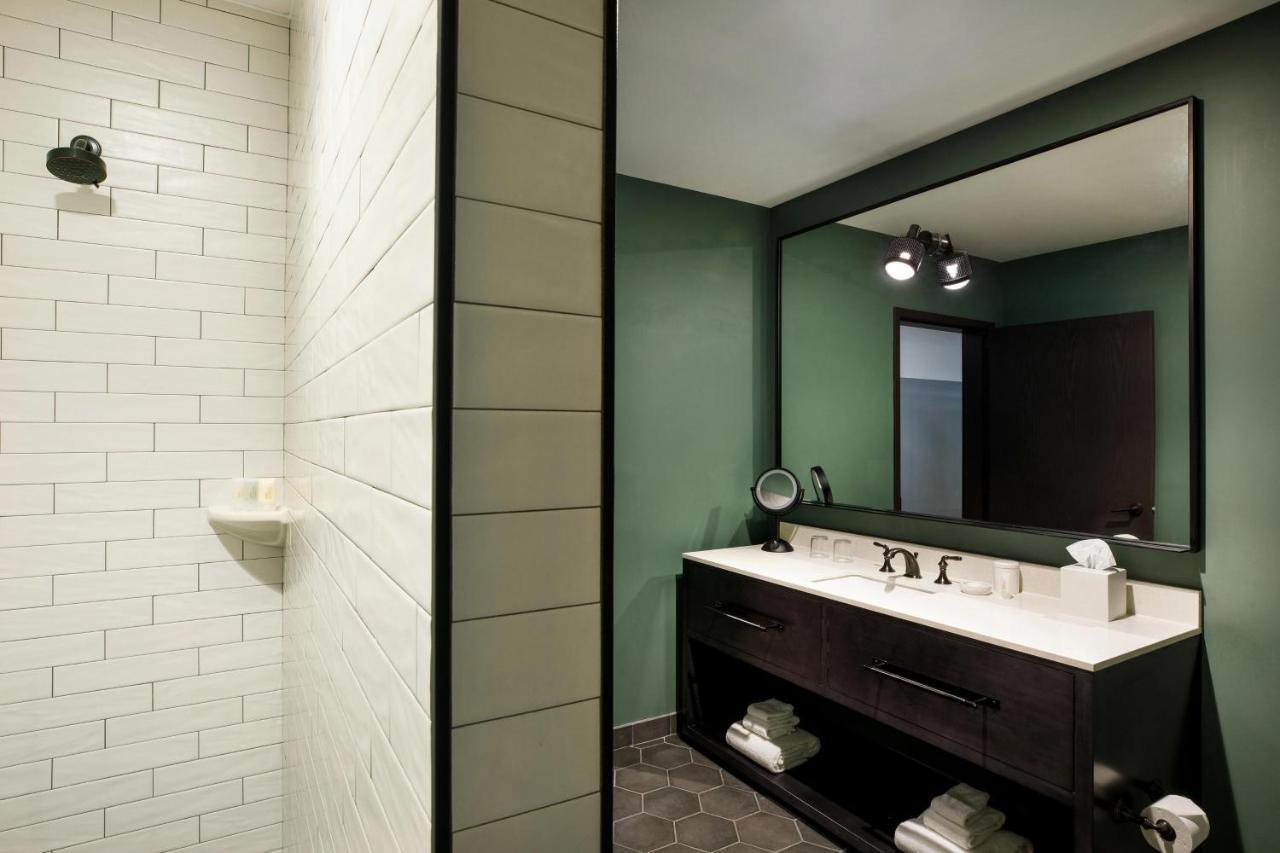Cyrus Hotel, Topeka, A Tribute Portfolio Hotel ภายนอก รูปภาพ