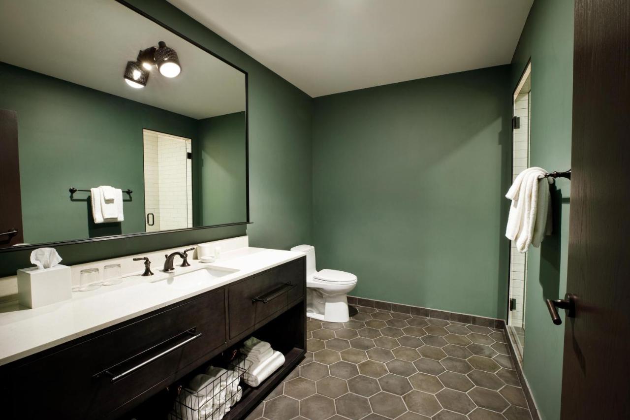 Cyrus Hotel, Topeka, A Tribute Portfolio Hotel ภายนอก รูปภาพ