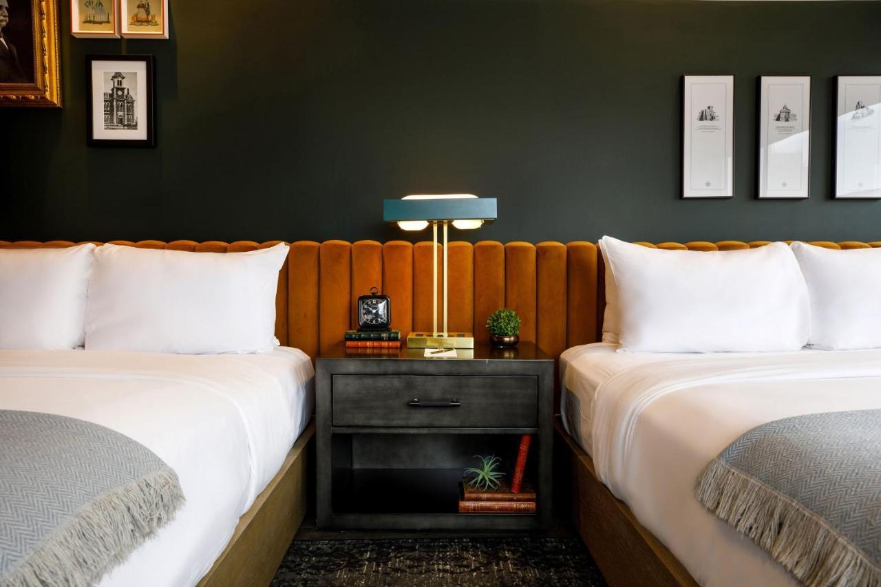 Cyrus Hotel, Topeka, A Tribute Portfolio Hotel ภายนอก รูปภาพ