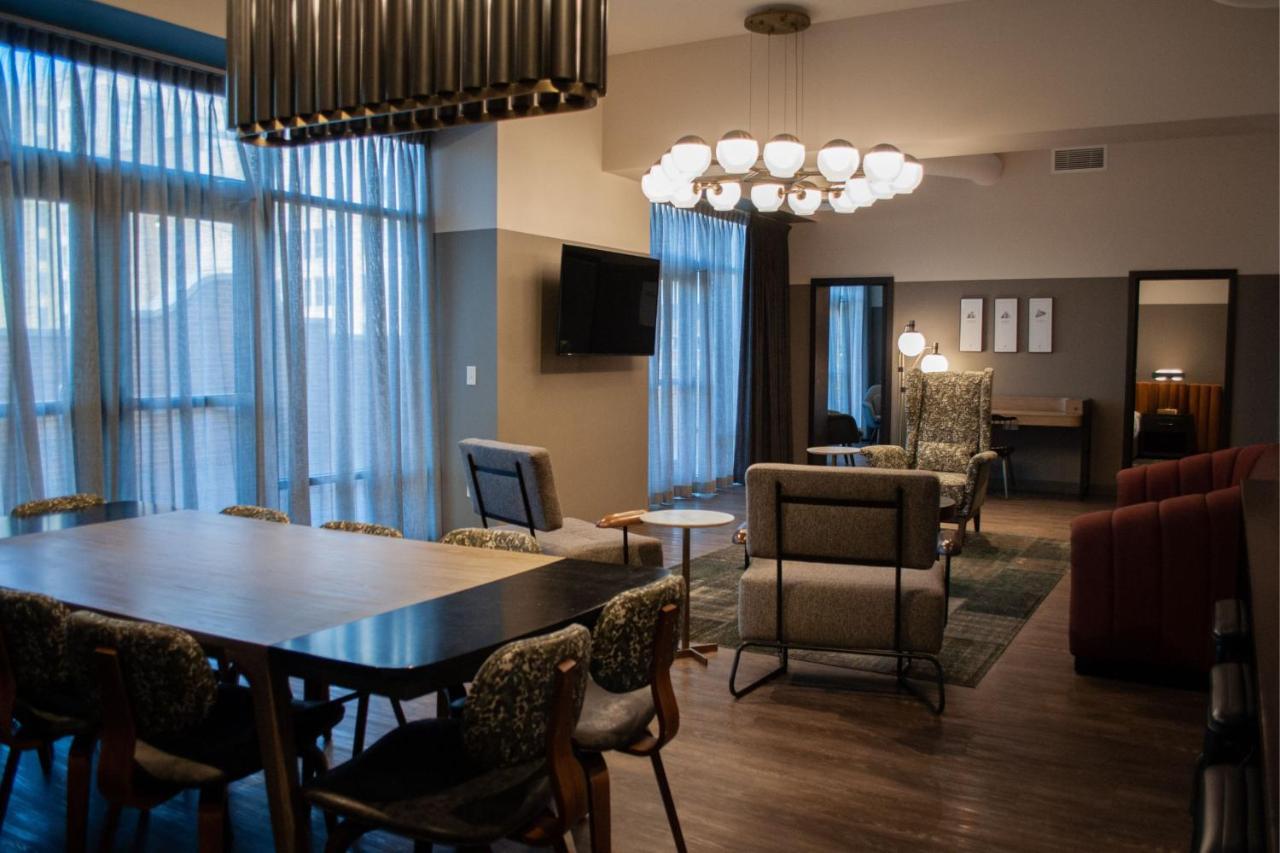 Cyrus Hotel, Topeka, A Tribute Portfolio Hotel ภายนอก รูปภาพ