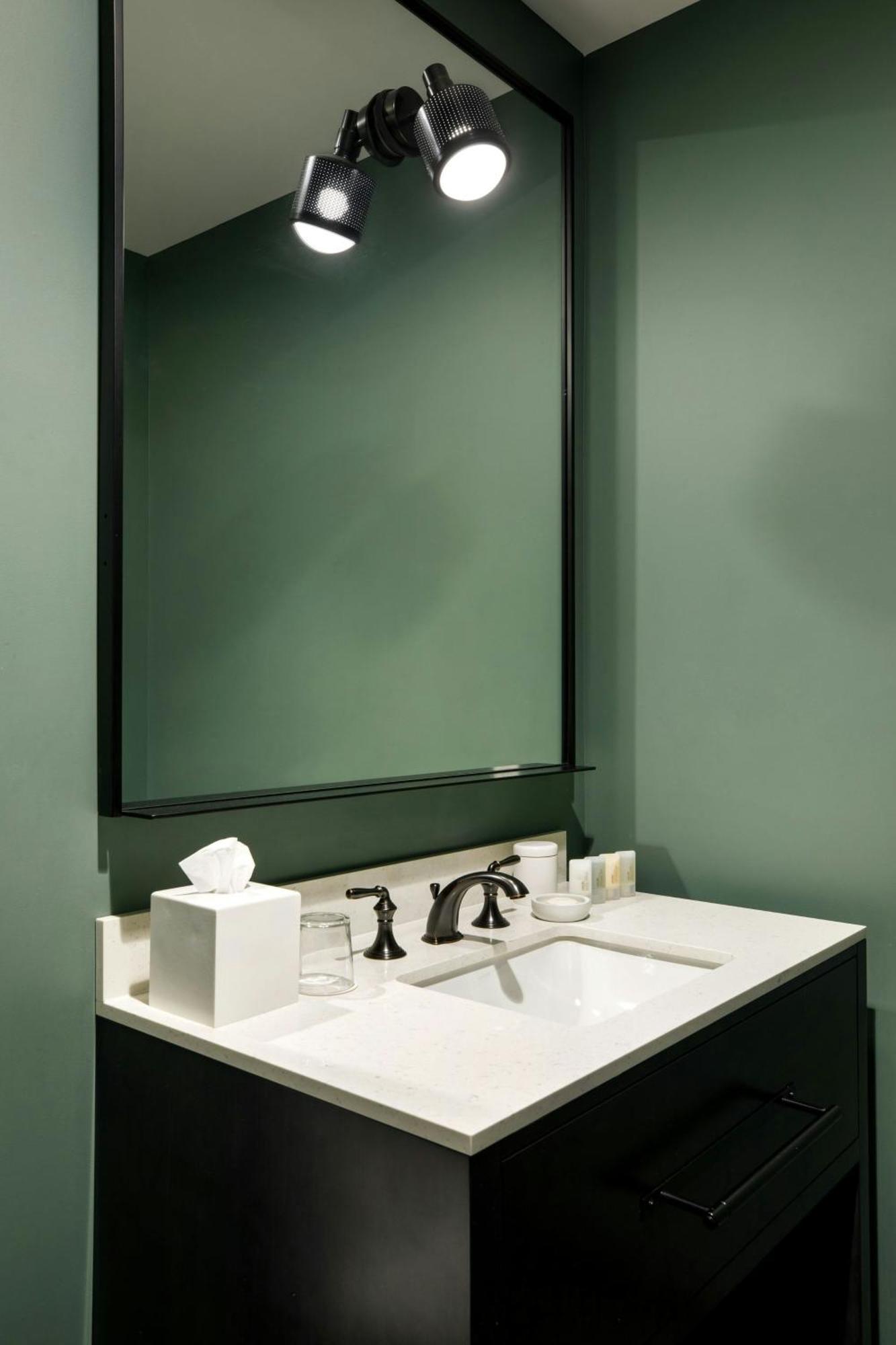 Cyrus Hotel, Topeka, A Tribute Portfolio Hotel ภายนอก รูปภาพ