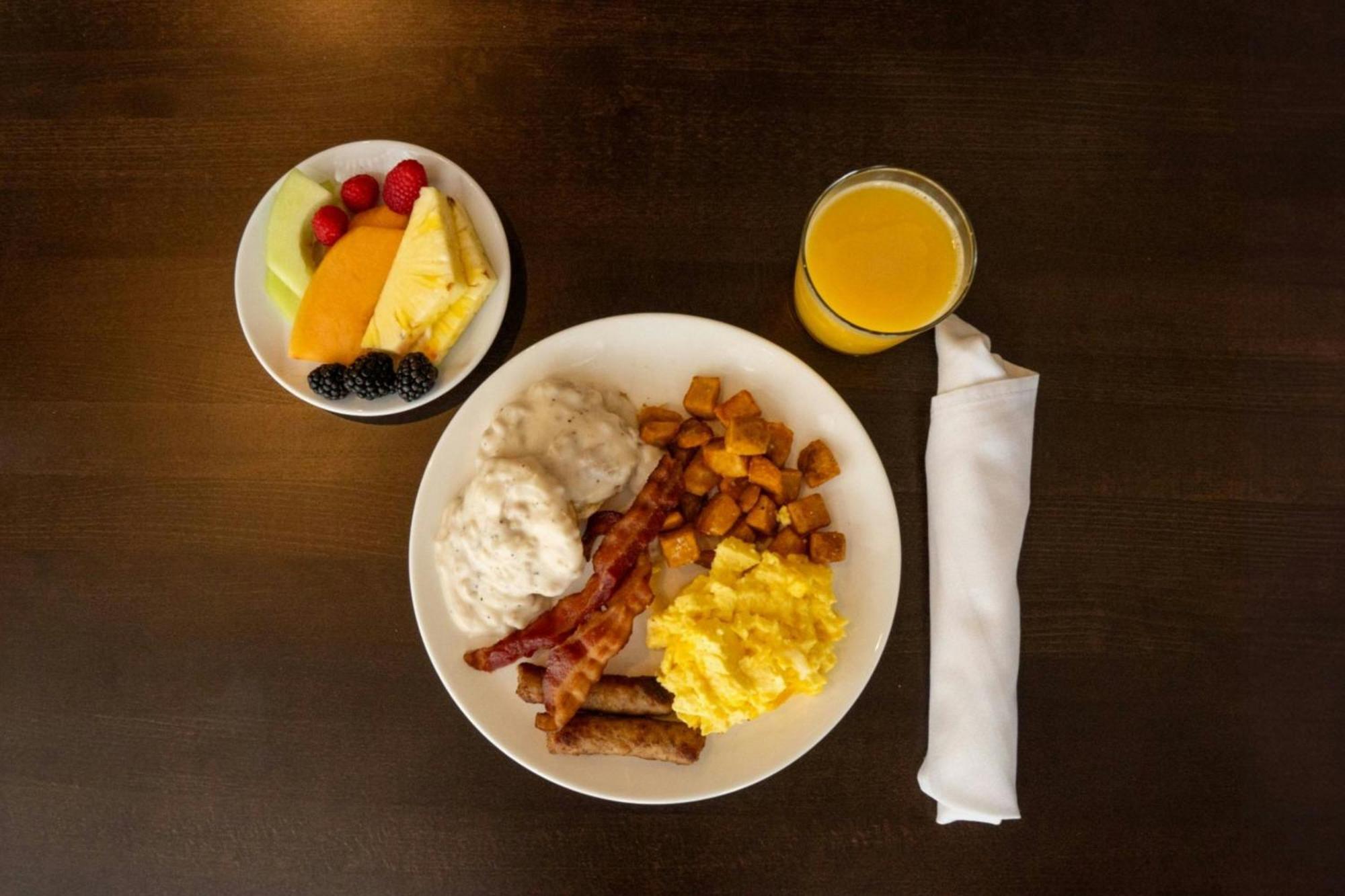 Cyrus Hotel, Topeka, A Tribute Portfolio Hotel ภายนอก รูปภาพ