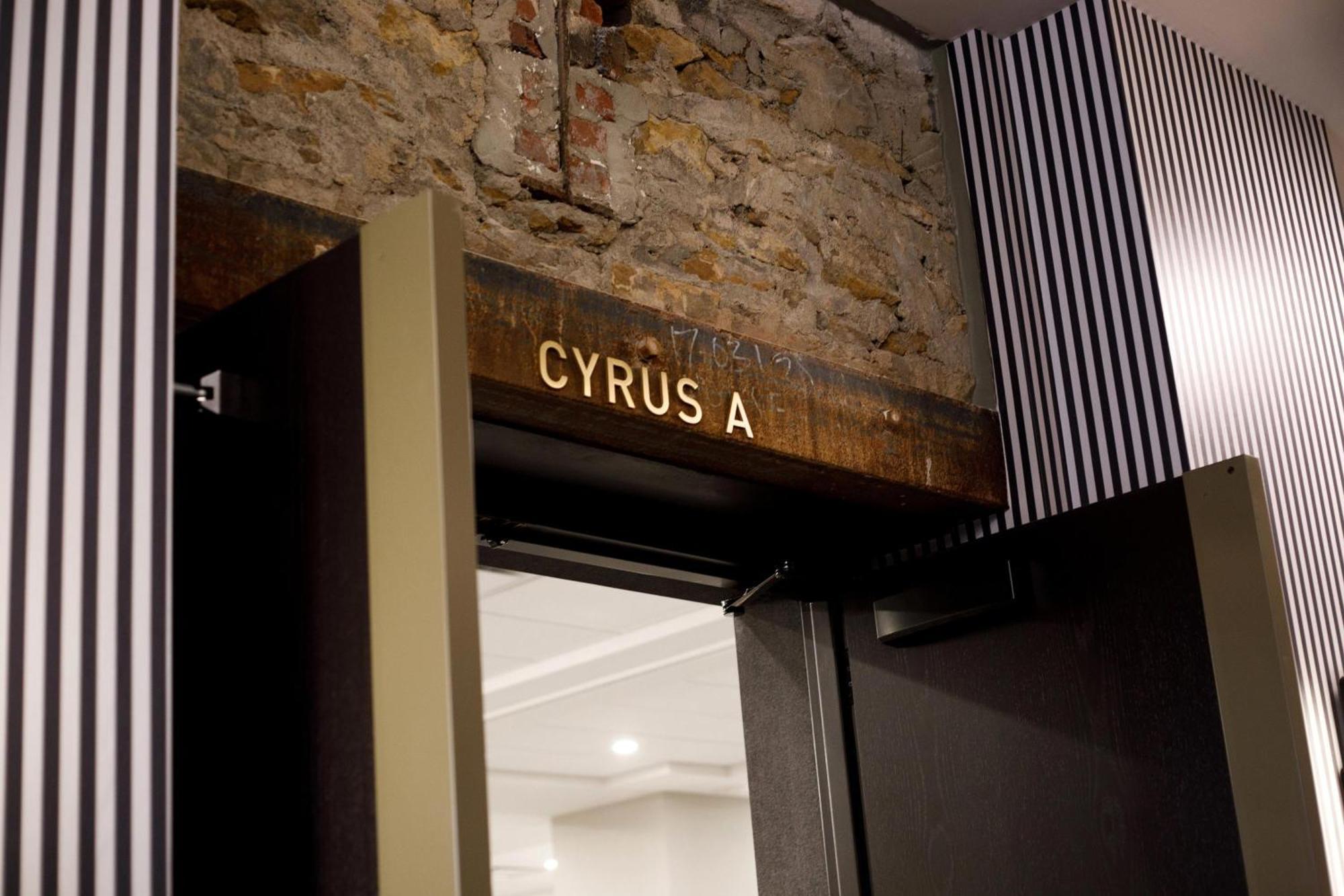 Cyrus Hotel, Topeka, A Tribute Portfolio Hotel ภายนอก รูปภาพ