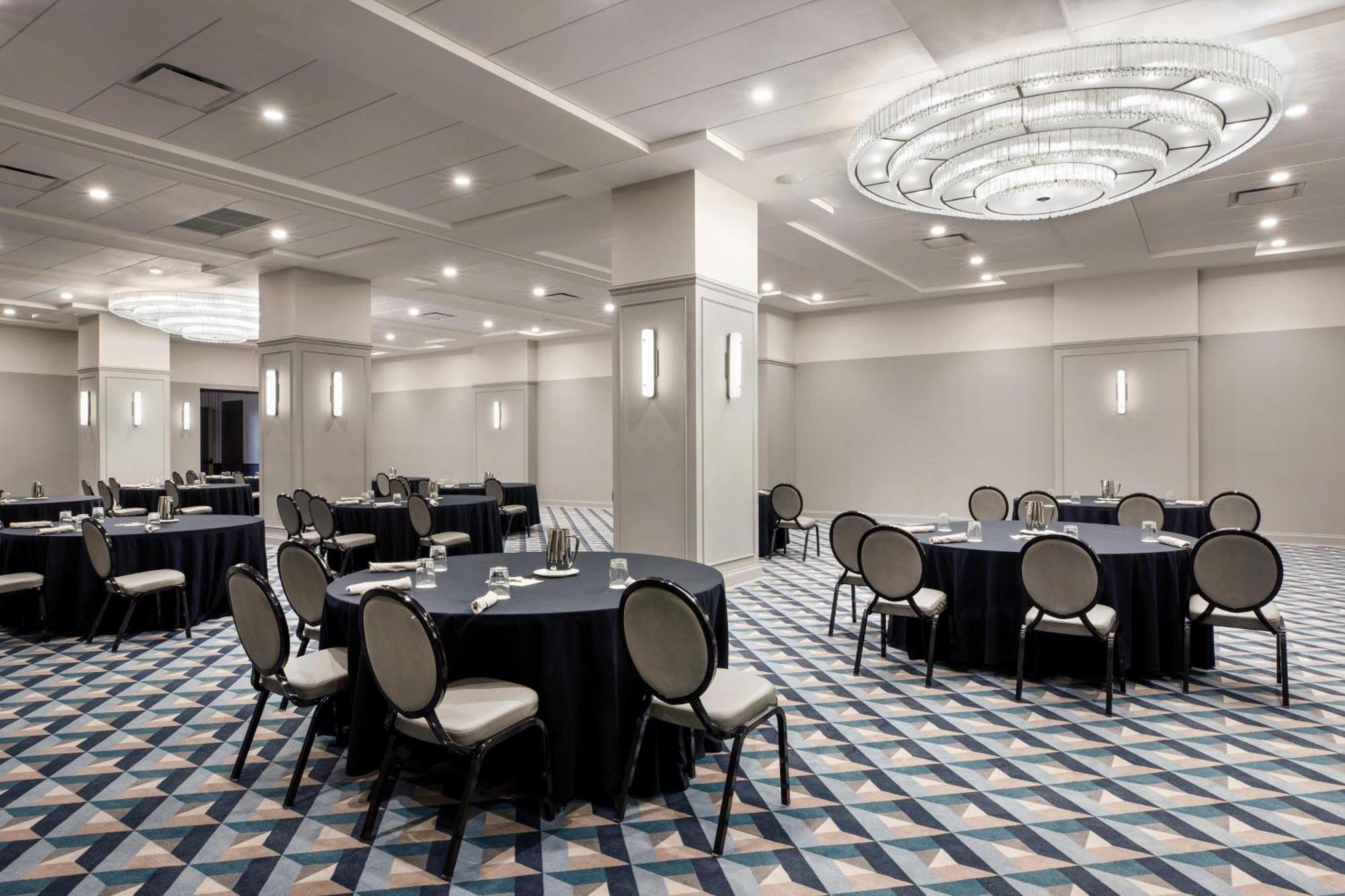 Cyrus Hotel, Topeka, A Tribute Portfolio Hotel ภายนอก รูปภาพ